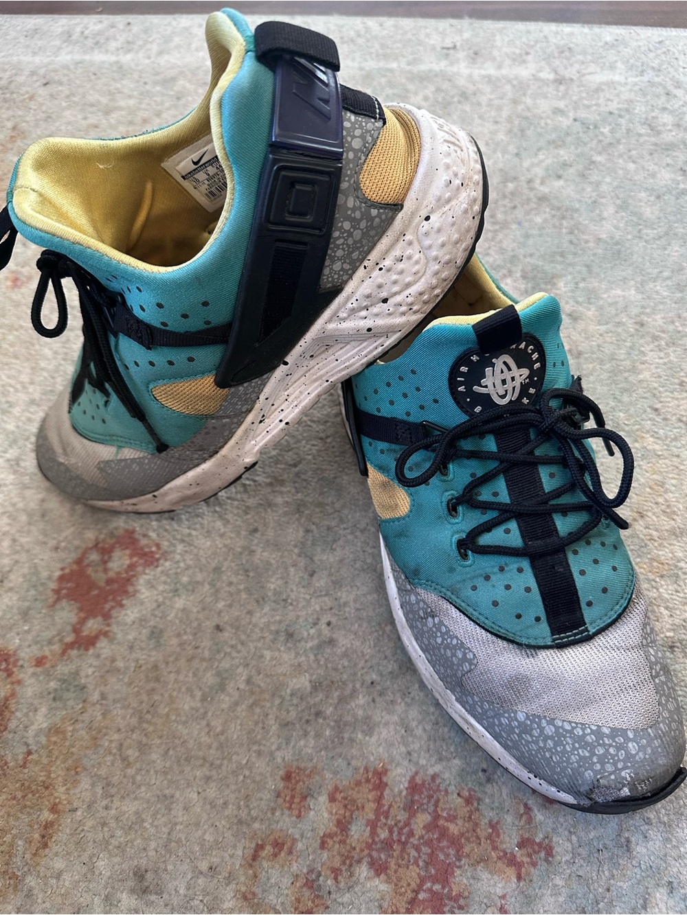 Nike air huarache wTeal and Yellow Casual Sneakers